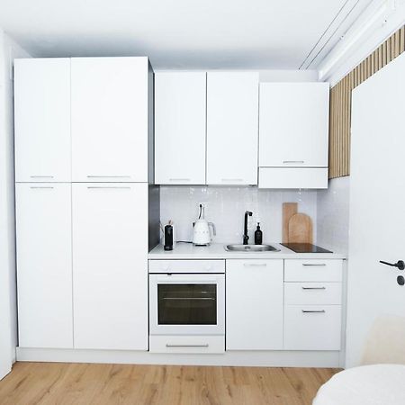 Bright Tiny Studio - Shared Pool & Sauna - Free Parking - Air Condition Muralto Eksteriør bilde