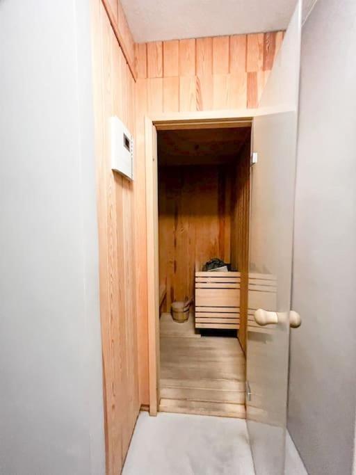 Bright Tiny Studio - Shared Pool & Sauna - Free Parking - Air Condition Muralto Eksteriør bilde